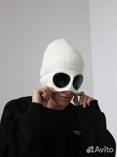Шапка с очками