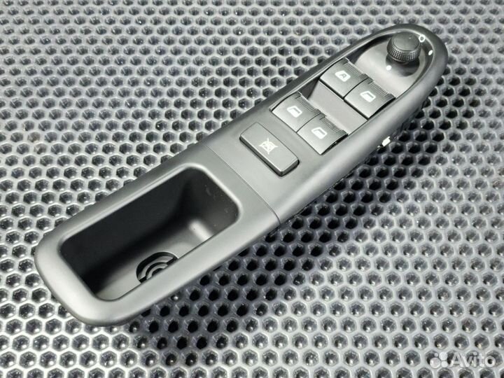 Новый блок кнопок стеклоподъёмников Peugeot 406