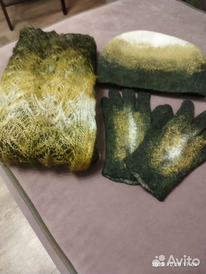 Шапка, шарф и перчатки