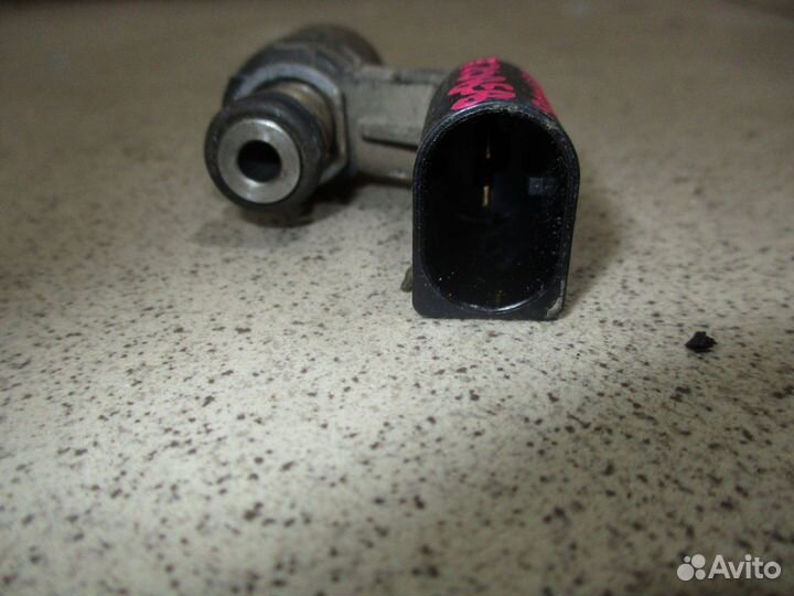 Форсунка инжекторная VW Jetta 6 (1B)