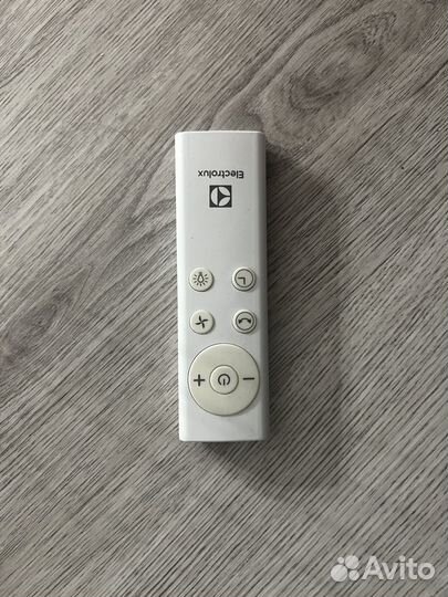 Вентилятор напольный с пультом electrolux eft 1100