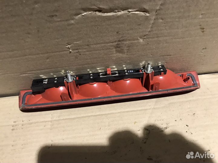 Стоп сигнал крышки багажника Пежо 308