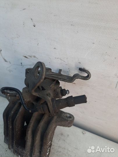 Суппорт тормозной задний левый Volkswagen Golf