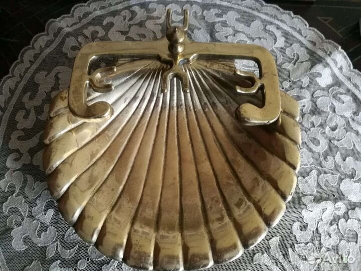 Старинная латунное блюдо под морепродукты