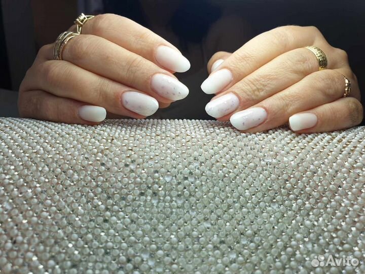 Модель на маникюр