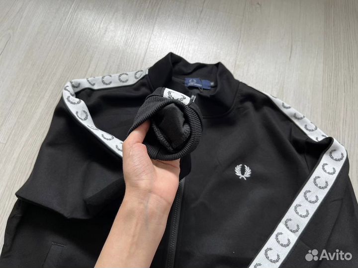 Fred perry олимпийка с лампасами