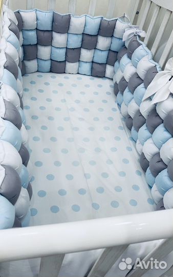 Детская кроватка с маятником