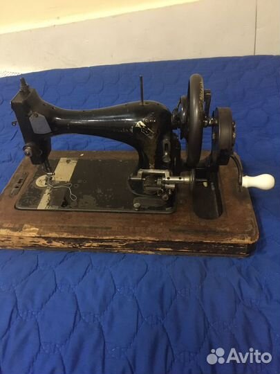 Швейная машина 