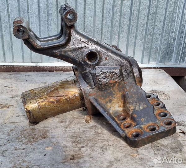 Кронштейн оси балансиров Ивеко Треккер