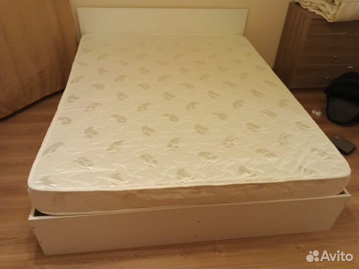 Кровать с матрасом