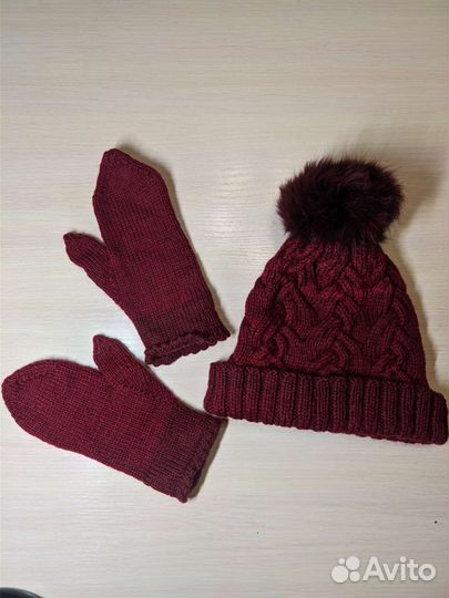 Вязаная шапка и варежки (рукавички) ручная работа