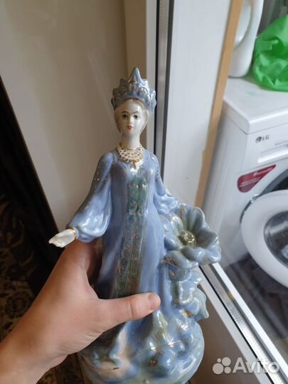 Статуэтка фарфор