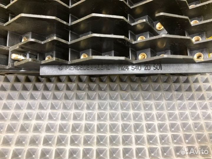 Блок предохранителей Mercedes-Benz S124 M102.982