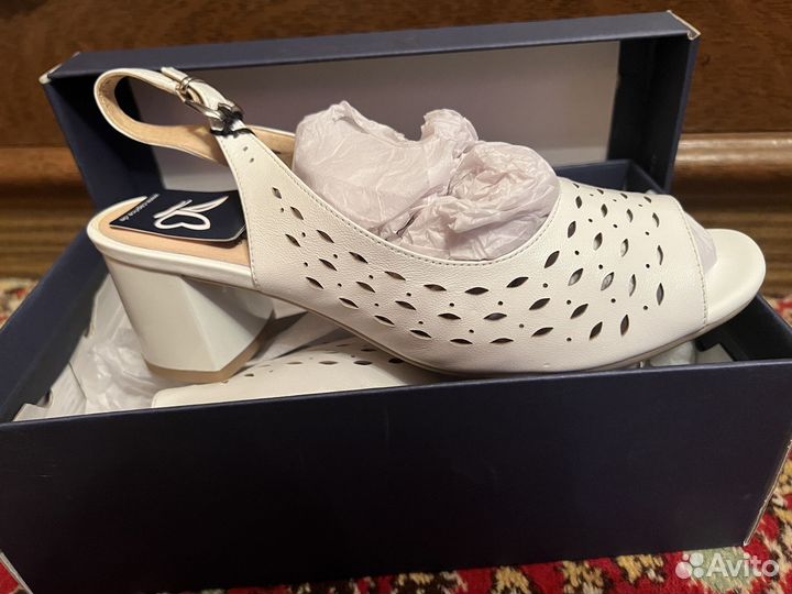 Босоножки женские