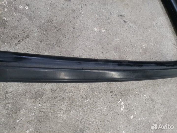 Уплотнитель стекла двери передний левый Nissan