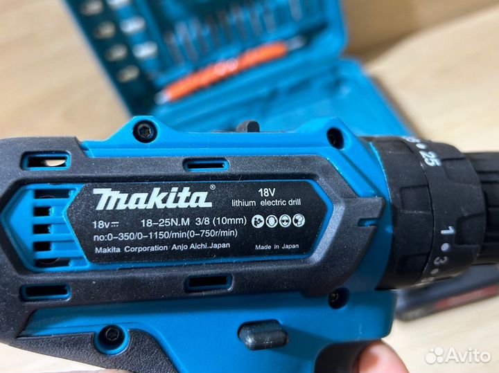 Шуруповерт makita 18v с набором в кейсе