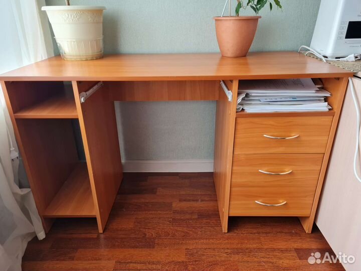 Письменный стол