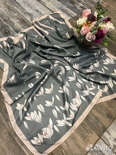 Шелковый платок Valentino серый новый