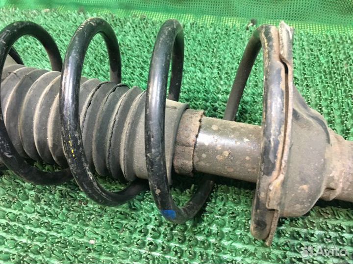 Амортизатор передний правый Toyota Yaris 2 P90