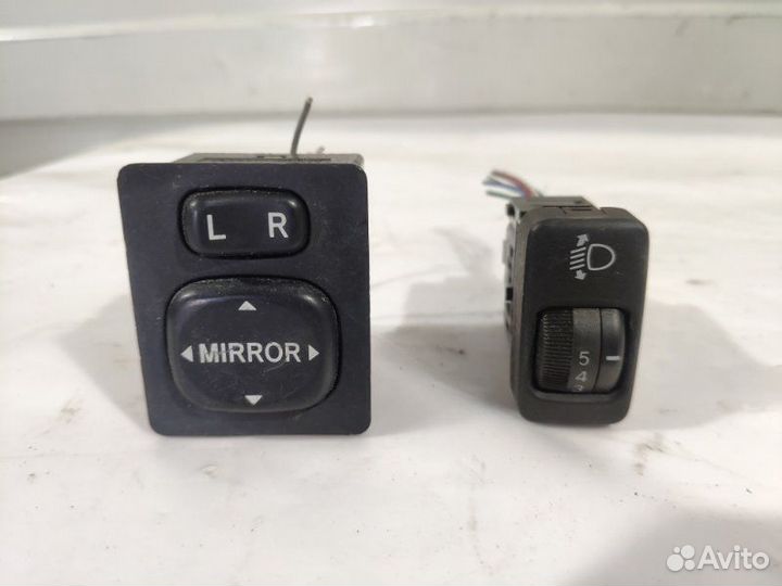 Переключатель регулировки зеркал Toyota Avensis