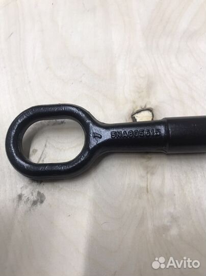 Буксировочный крюк Tiguan 2