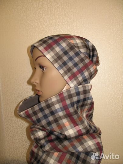 Продаю новый комплект шапка + снуд