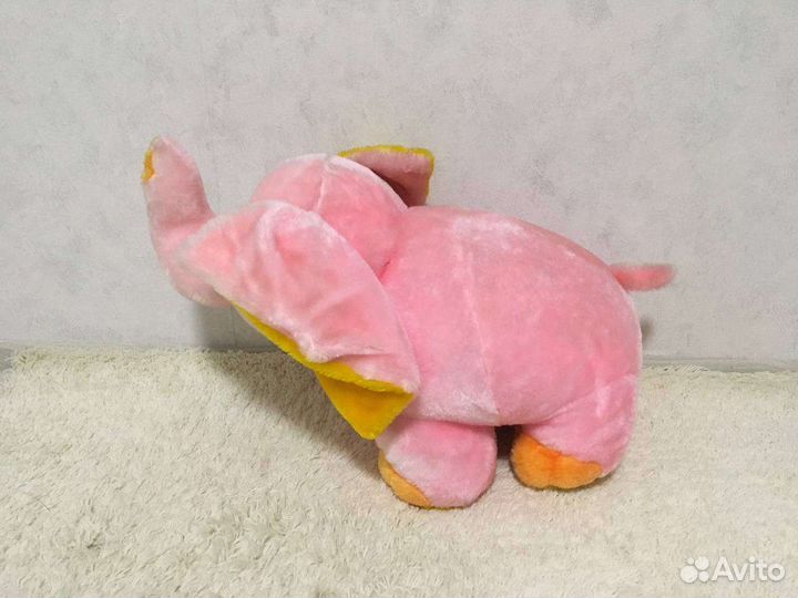 Плюшевый розовый слон