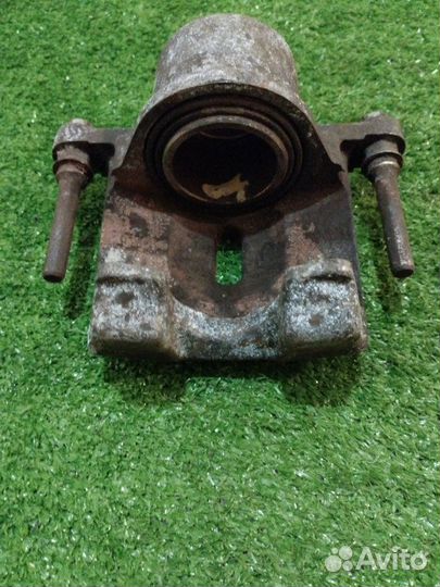 Суппорт передний левый Toyota Bb NCP30 2NZ-FE 2000