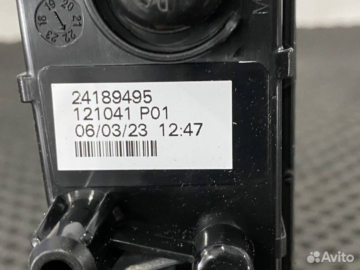 Поворотник левый Volvo FH5 84389663