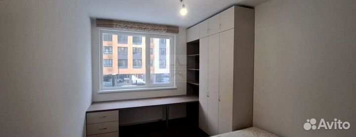 Рабочая зона в углу у окна