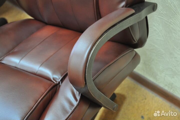 Офисное кресло 