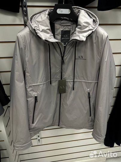 Демисезонные куртки Armani комфортные