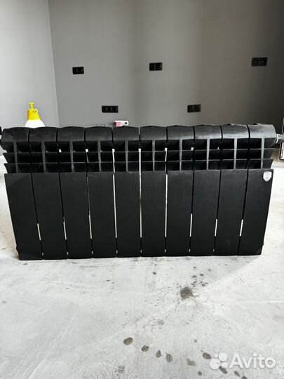 Черный радиатор Royal Thermo BiLiner 350 VDR