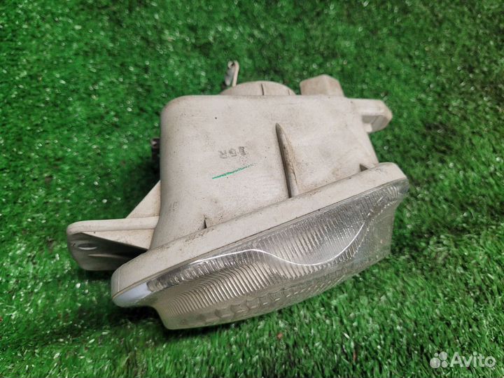 Фара противотуманная левая на Nissan Gloria