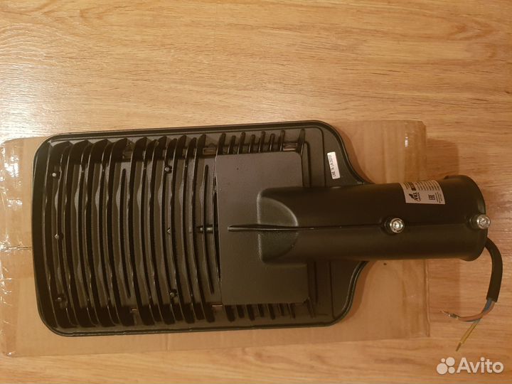 Светодиодный светильник уличный консольный