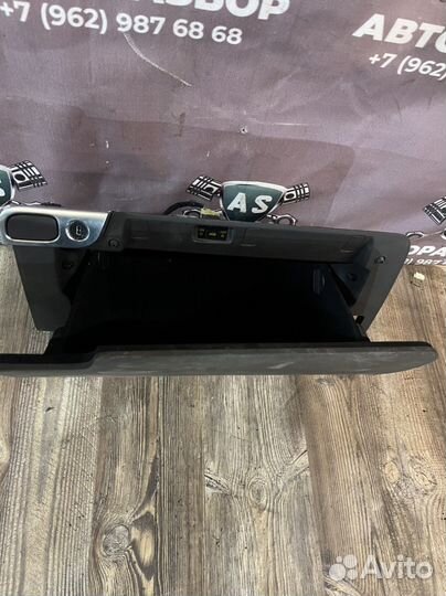 Бардачок Kia quoris 3.8