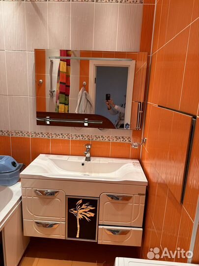 Тумба подвесная с раковиной и зеркалом 100 см бу