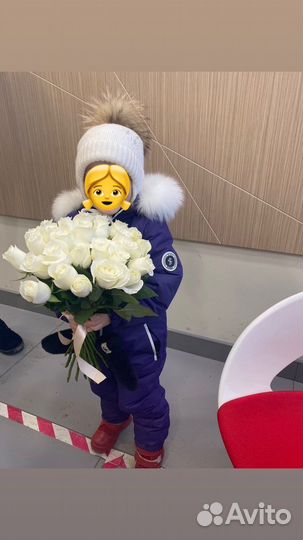 Шапка зимняя детская белая с мехом съемный помпон