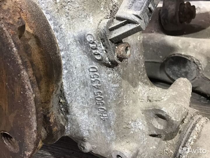 Кулак задний левый Audi A8 D4