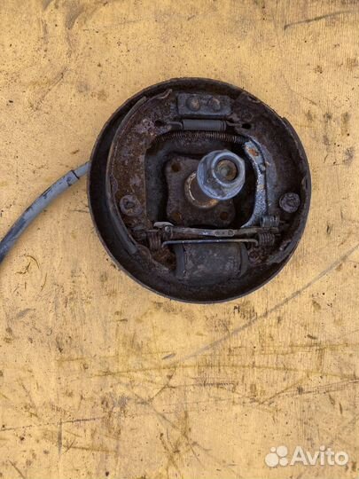 Щит опорный задний правый для Renault Symbol