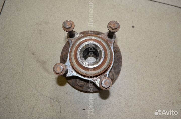 Ступица передняя Land Rover Discovery 3 LR014147