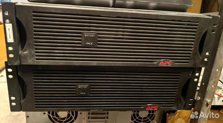 APC Smart-UPS XL SUA2200rmxli + SUA48rmxlbp3U