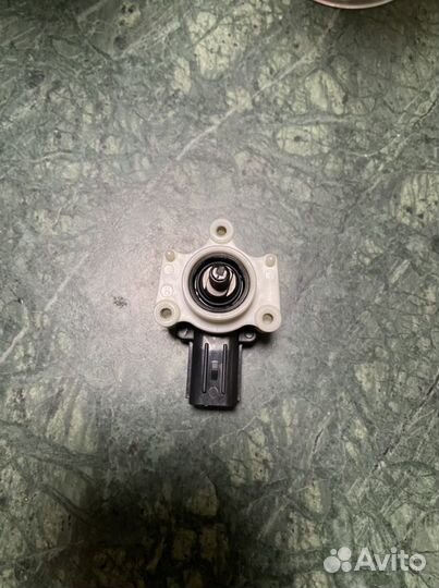 Датчик положения кузова 8651A064