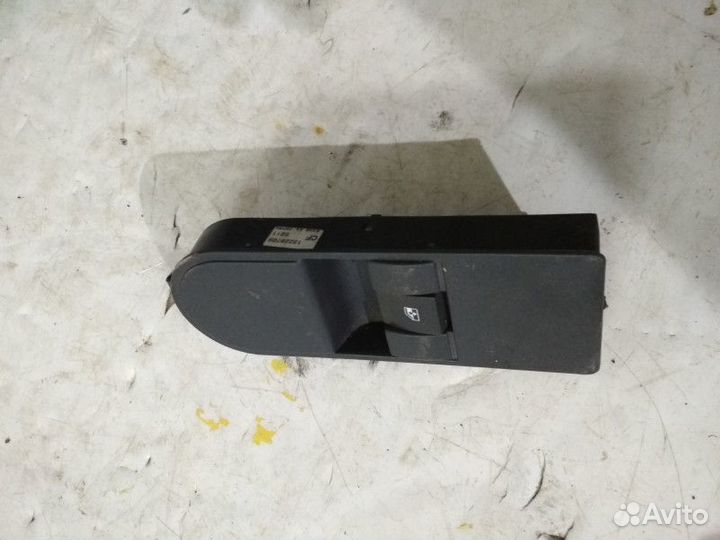 Кнопка стеклоподъемника Opel Astra H L48 Z16XEP