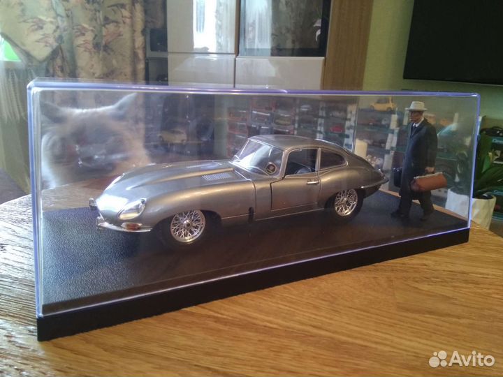 Бокс для модели в масштабе 1;18