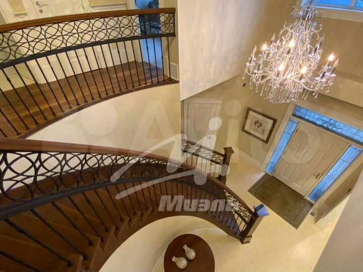 Коттедж 270 м² на участке 10 сот.