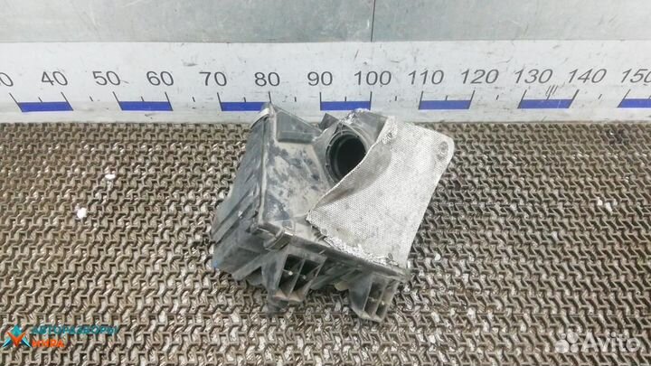 Корпус воздушного фильтра Volkswagen Passat