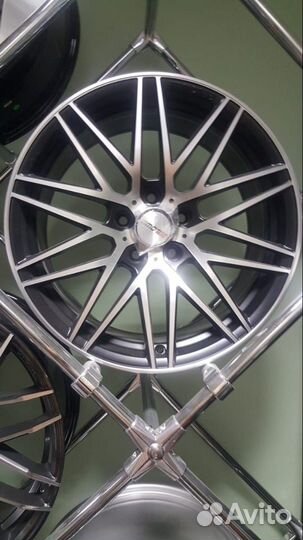 Диски Motec MCT5 Stryke R18 5х114,3