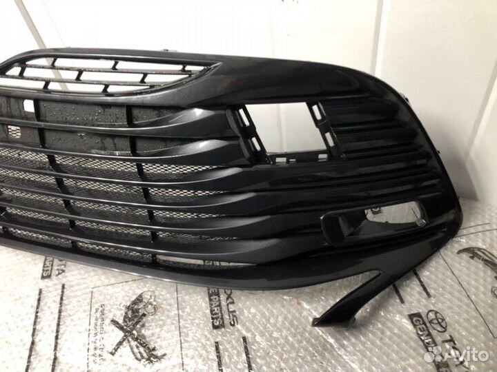 Решетка бампера передняя Toyota Camry 70 2017-2020