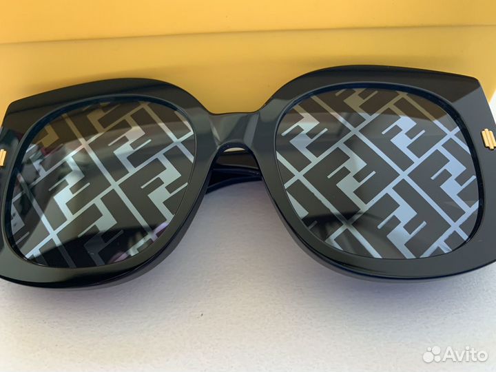 Солнцезащитные очки женские fendi